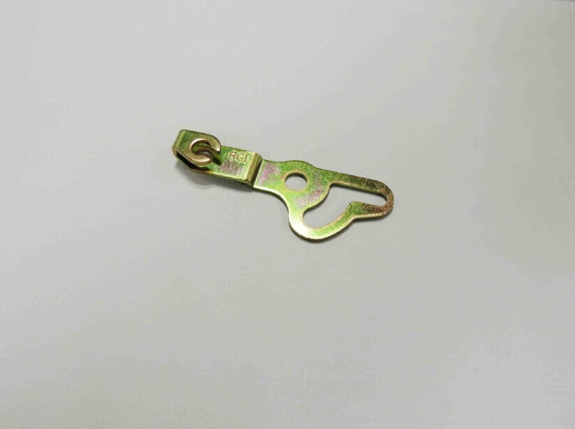 五金冲（chōng）压汽车左右臂配件细节